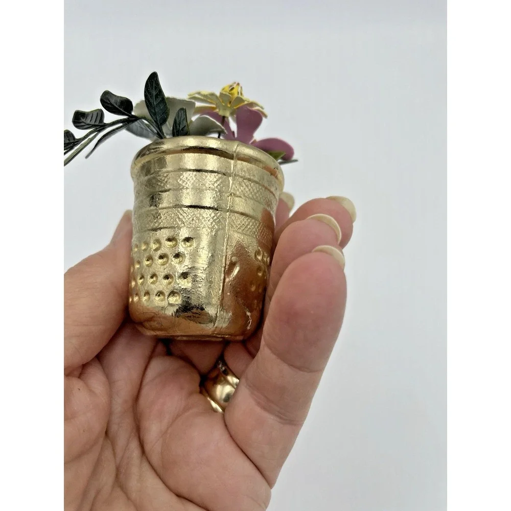 Vintage Metal Flowers Detailed‎ Mini Flower Pot In A Thimble Collectable